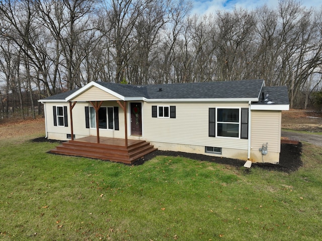 back of house featuring a porch and a lawn