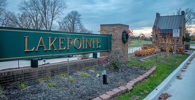 view of community / neighborhood sign