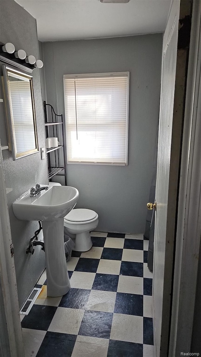 38 E Sheffield Ave, Pontiac, MI 48340 - half bathroom with tile patterned floors and toilet