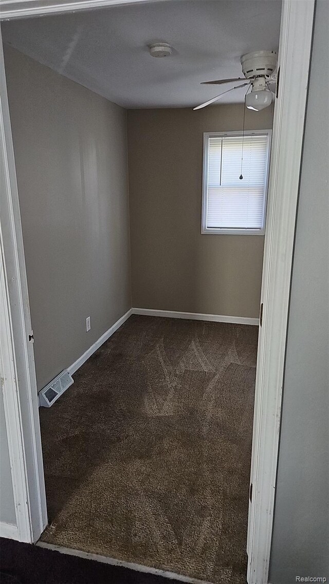 38 E Sheffield Ave, Pontiac, MI 48340 - unfurnished room featuring carpet, a smoke detector, and a ceiling fan