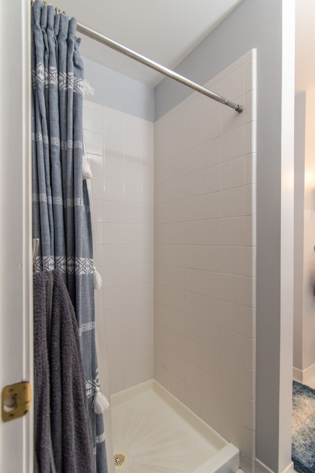 bathroom featuring a shower with curtain