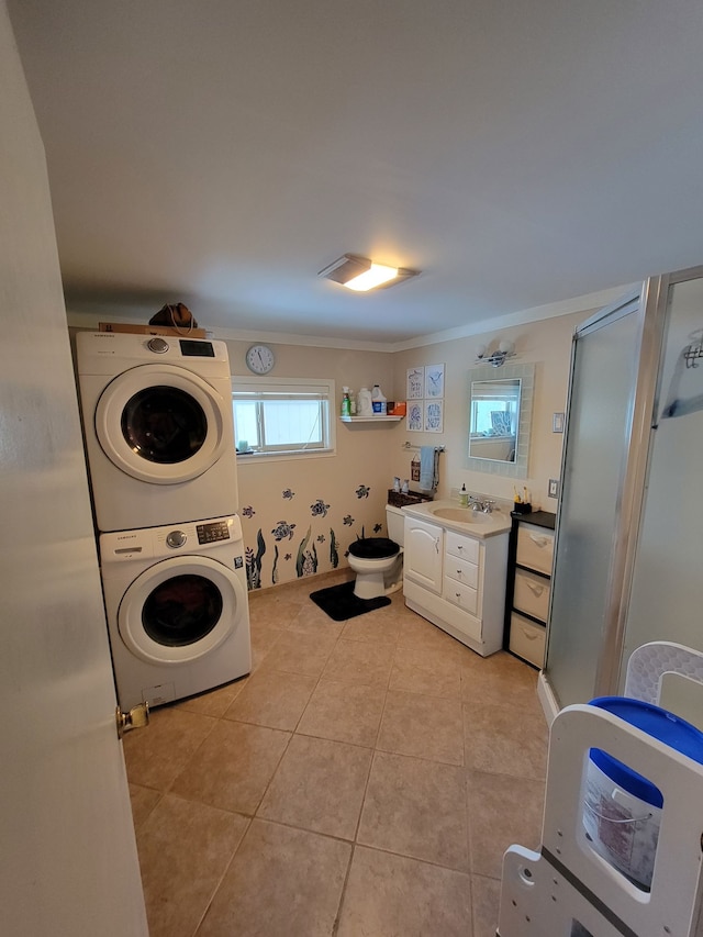 laundry room featuring crown molding, sink, light tile patterned flooring, and stacked washer and clothes dryer