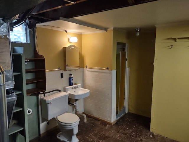 bathroom with toilet and crown molding