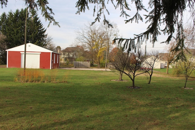 view of yard with an outbuilding and a garage