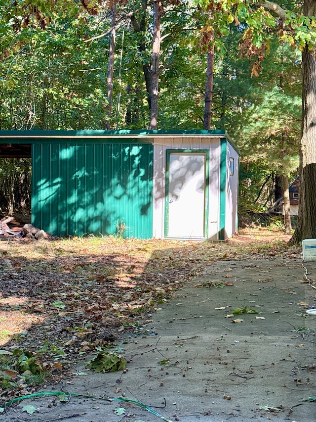 view of outbuilding