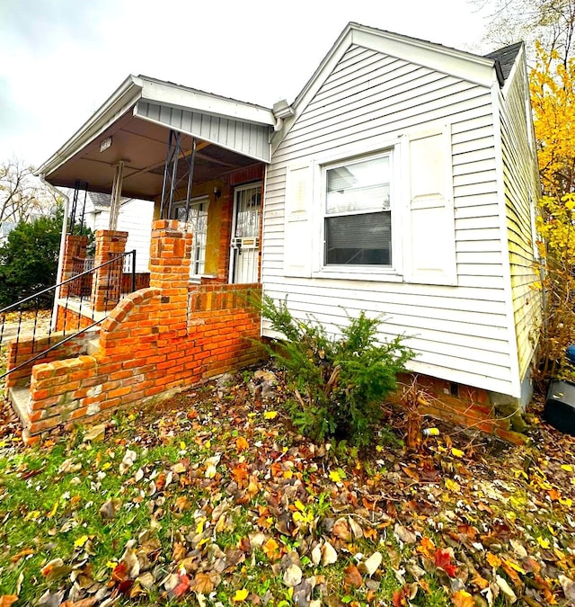 view of front of home featuring covered porch