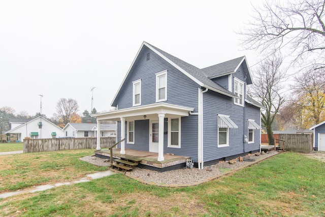 view of front of property featuring a front lawn and covered porch