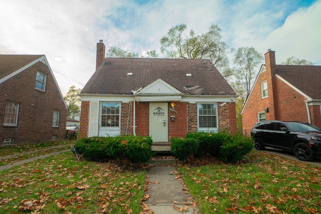 view of front of house featuring a front yard