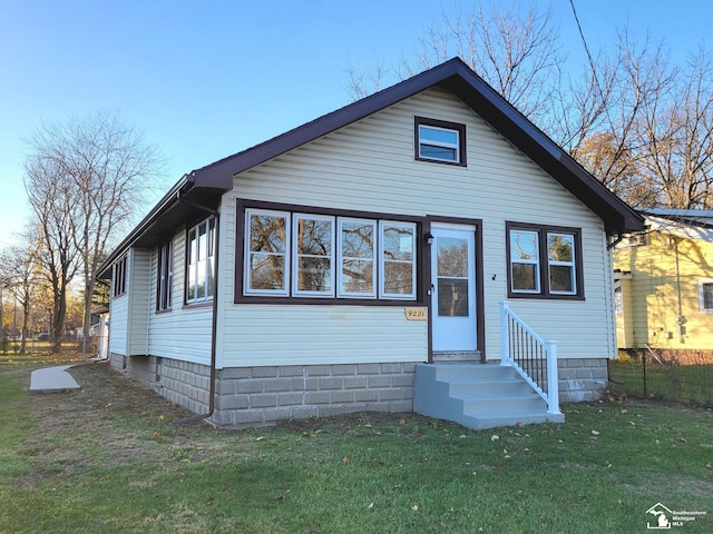 bungalow-style house with a front yard