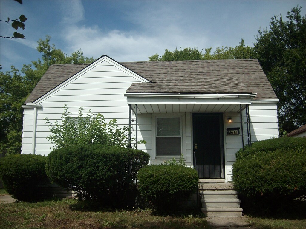 8611 Westwood St, Detroit, MI 48228 - photo 1