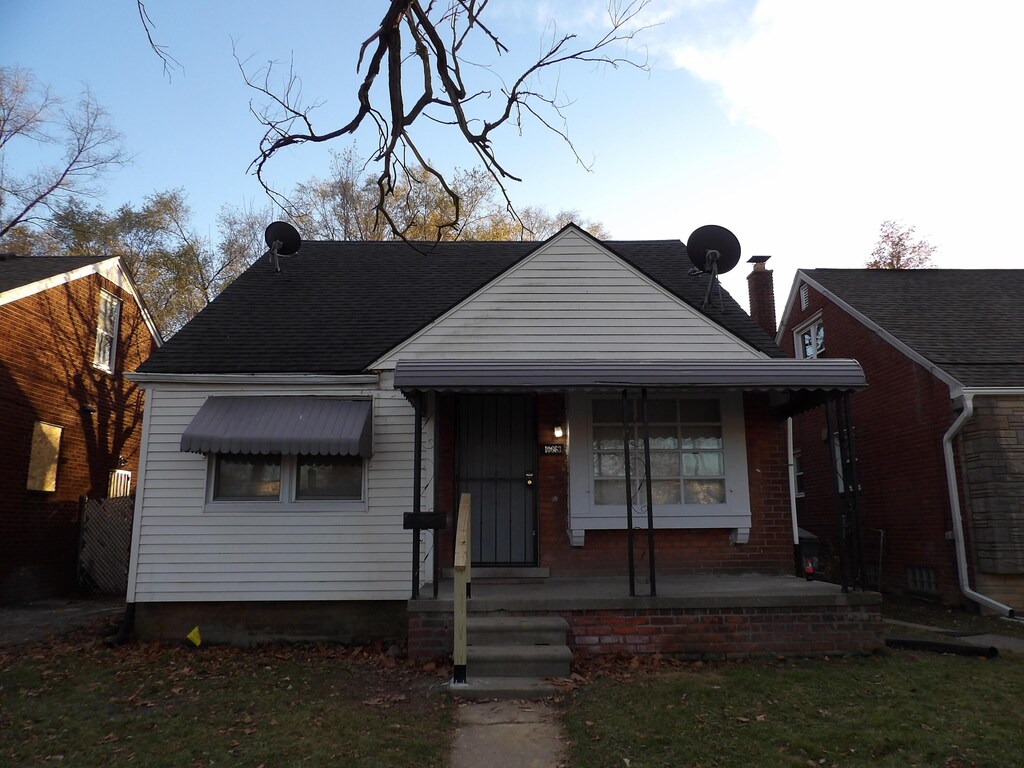 10663 Meuse St, Detroit, MI 48224 - photo 1