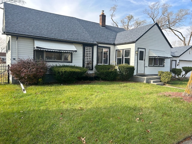 view of front facade with a front lawn