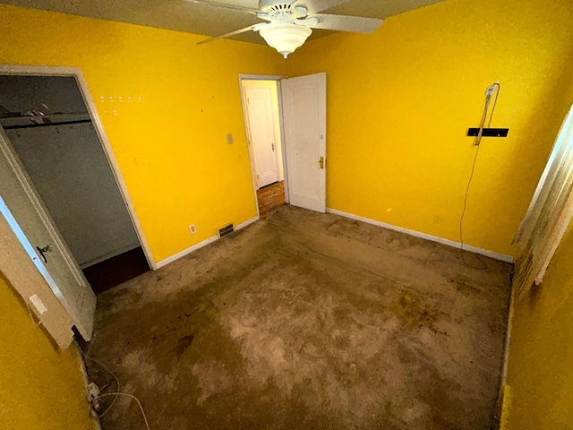 unfurnished bedroom featuring ceiling fan