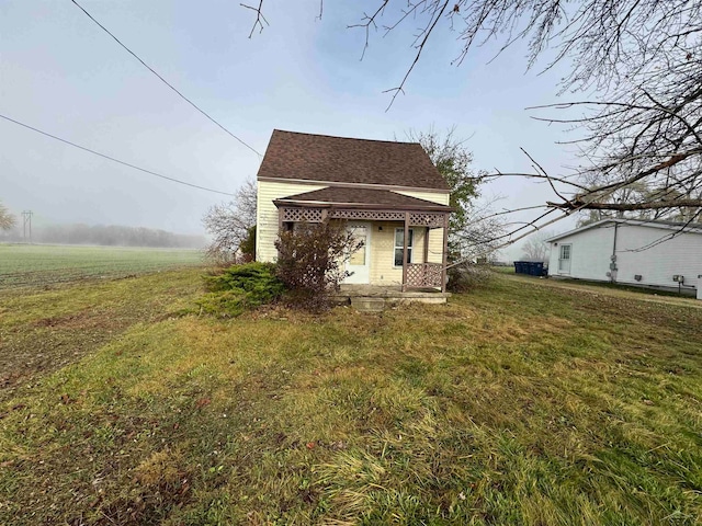 view of front of property with a front yard