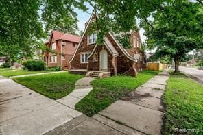 view of front of property with a front lawn