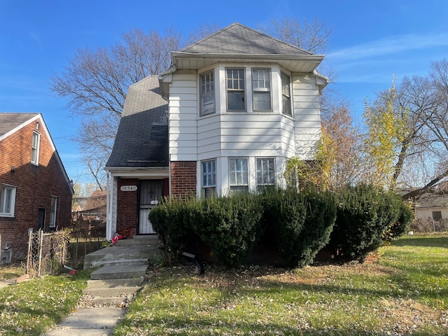 view of front of house with a front yard