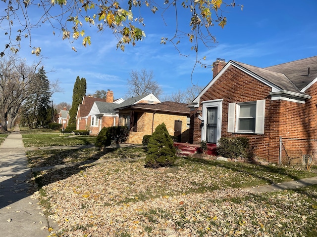 view of front of property with a front lawn