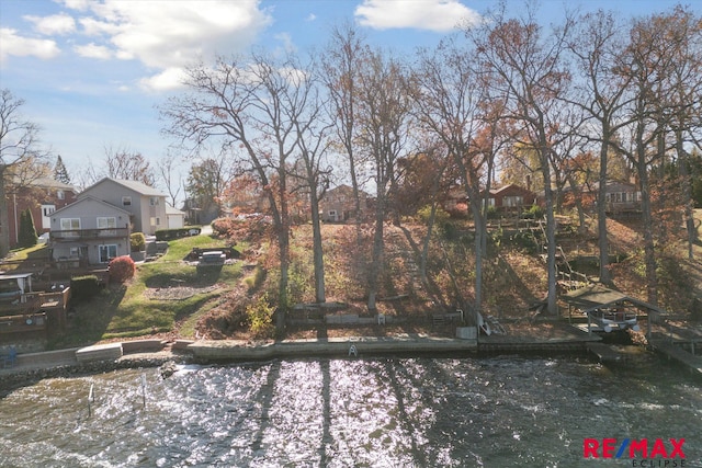 view of yard featuring a water view