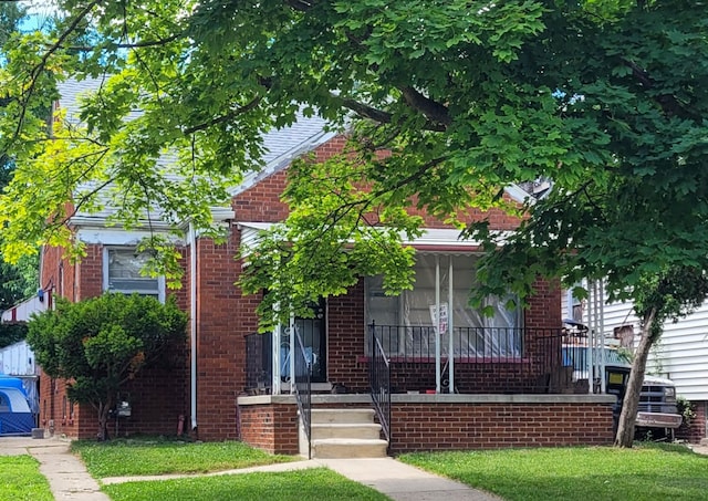 view of front facade with covered porch