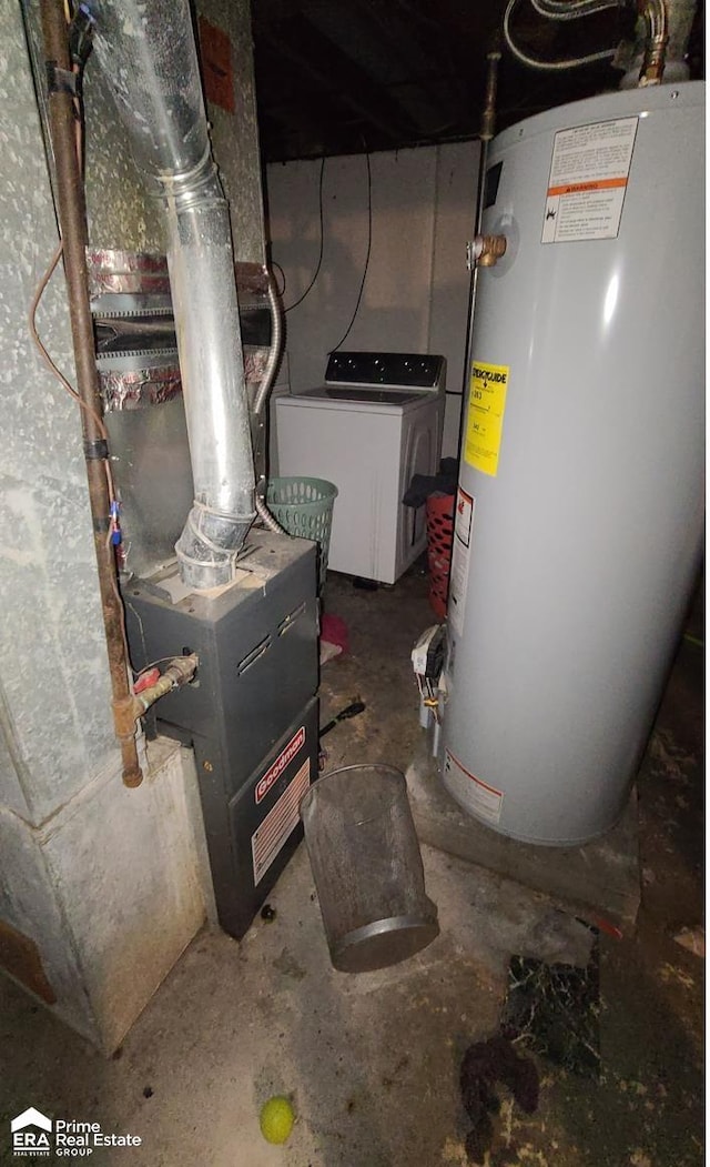 utility room with washer / clothes dryer and water heater