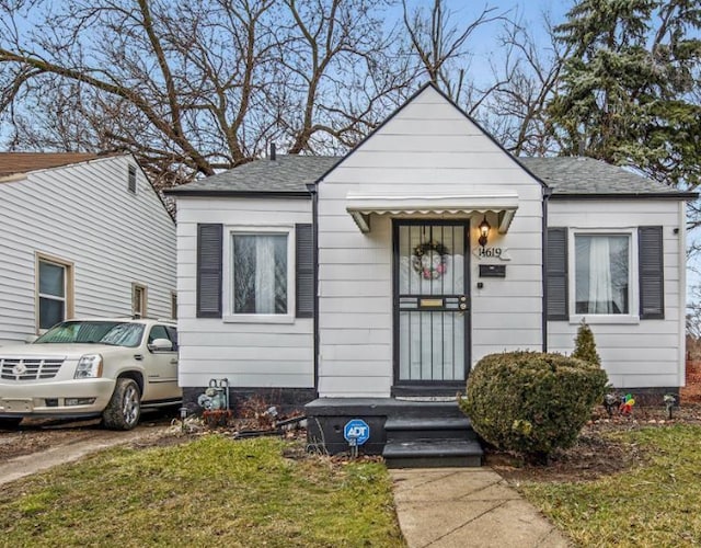 bungalow-style home featuring a front lawn