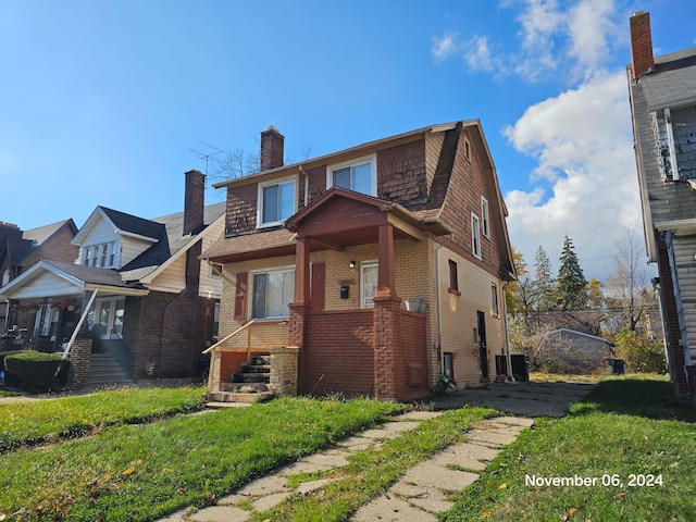 view of front of house with a front yard