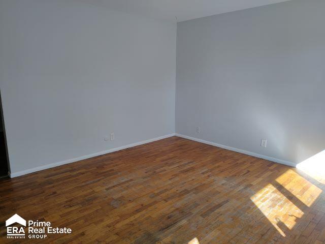 empty room featuring dark hardwood / wood-style floors