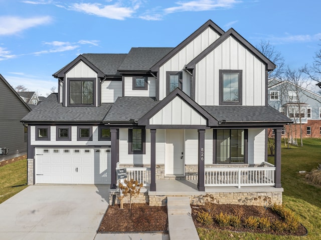 view of front of home with a front lawn and covered porch