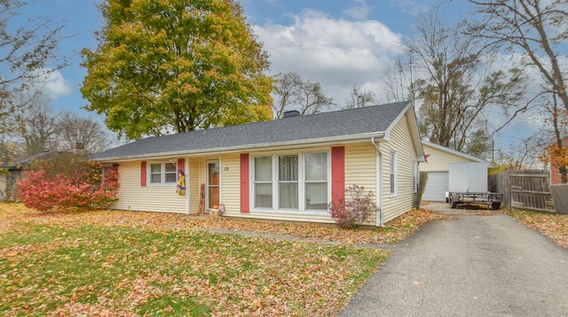 ranch-style home with a front yard