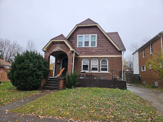 view of front of home with a front lawn and covered porch