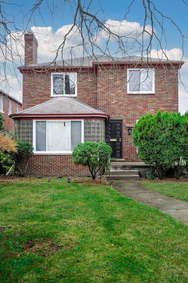 view of front of property with a front yard