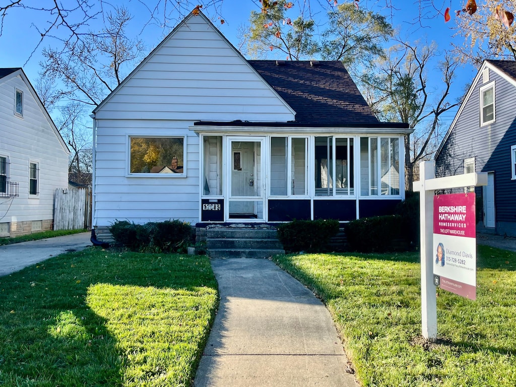 bungalow-style home featuring a front yard