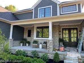 entrance to property featuring a porch