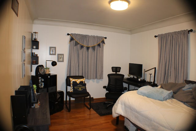 5831 Stadium Dr, Kalamazoo, MI 49009 - bedroom featuring wood finished floors