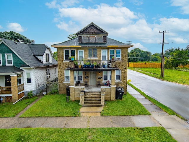 view of front facade featuring a front yard and covered porch