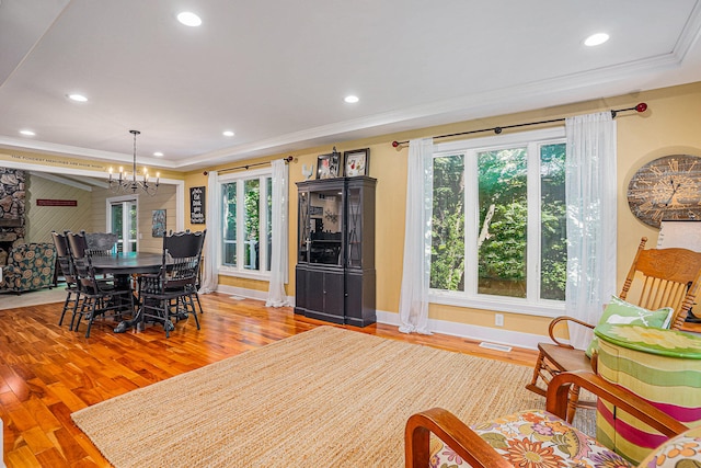 dining room featuring light hardwood / wood-style flooring, a notable chandelier, and crown molding