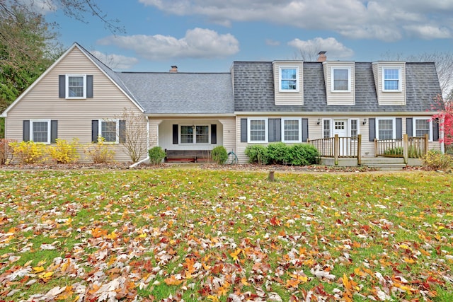 cape cod-style house featuring a front lawn