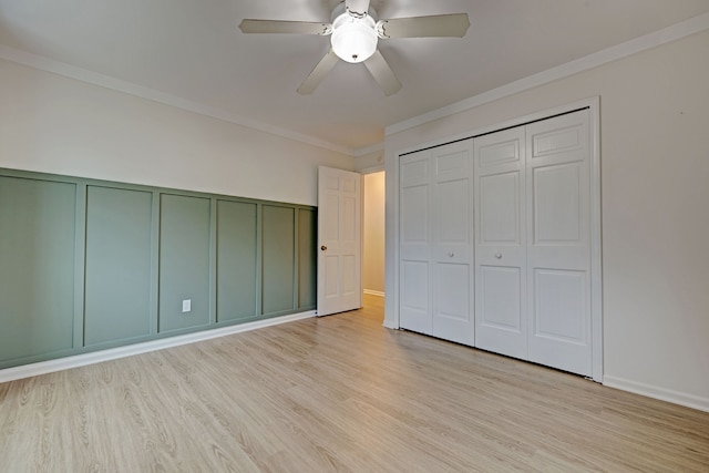 unfurnished bedroom with ceiling fan, light hardwood / wood-style flooring, and ornamental molding