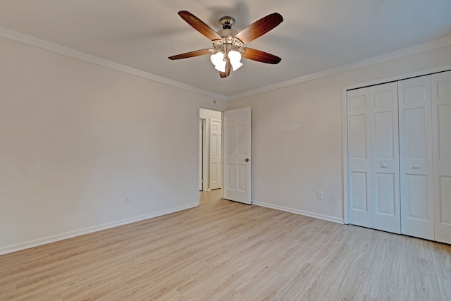 unfurnished bedroom featuring ceiling fan, light hardwood / wood-style floors, ornamental molding, and a closet