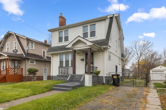 view of front of home featuring a front yard