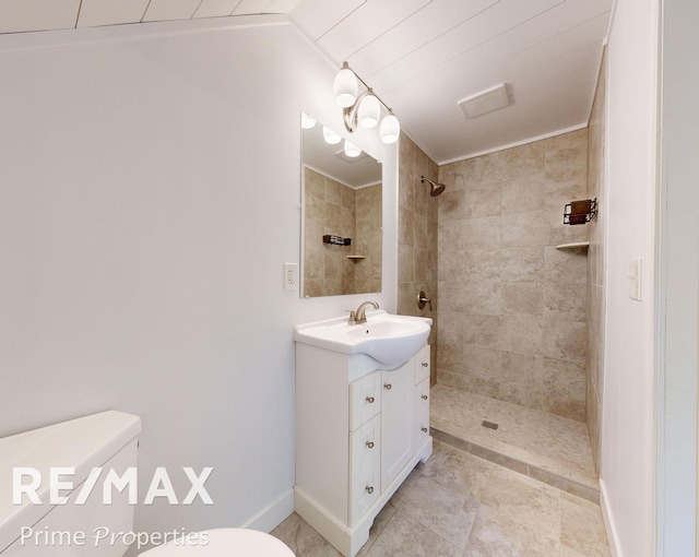 bathroom featuring vanity, toilet, tiled shower, and vaulted ceiling