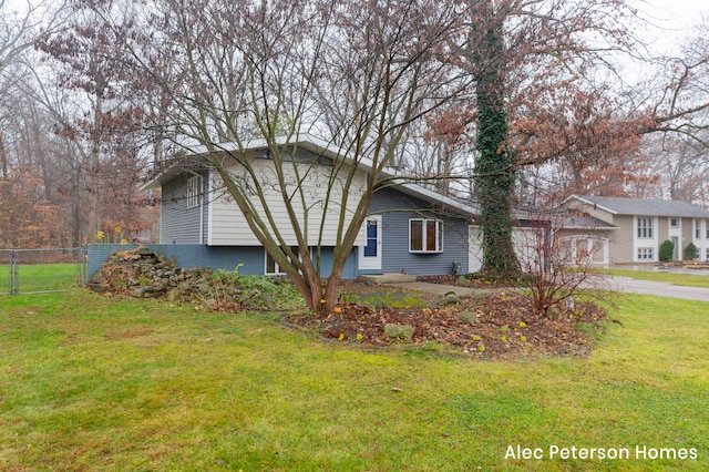 view of front of house with a front yard