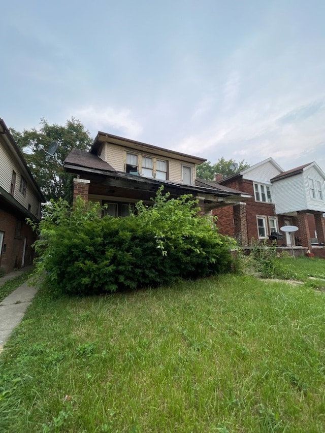 view of front of house featuring a front yard