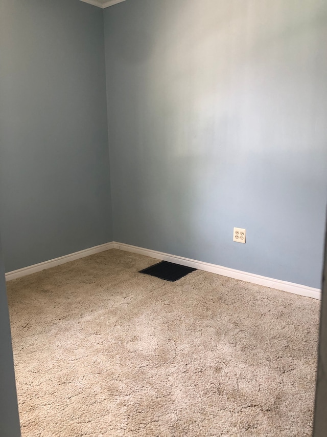 empty room featuring carpet