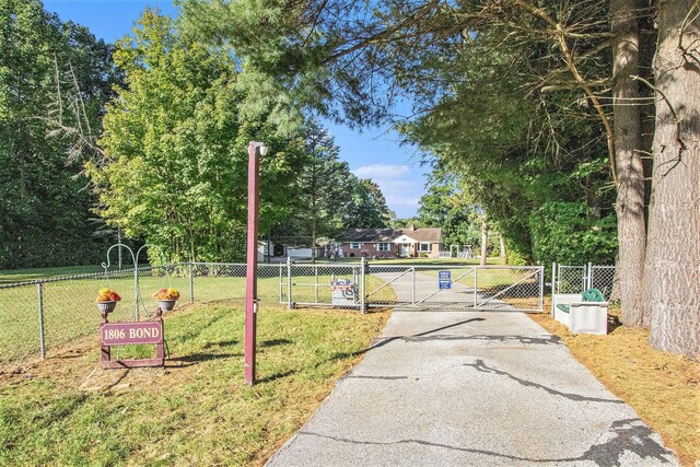 1806 Bond St, Niles, MI 49120 - view of community featuring a gate