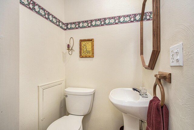 1806 Bond St, Niles, MI 49120 - bathroom with toilet