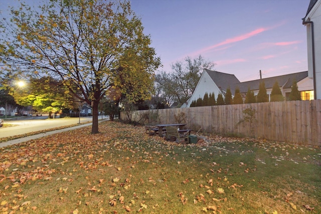 view of yard at dusk