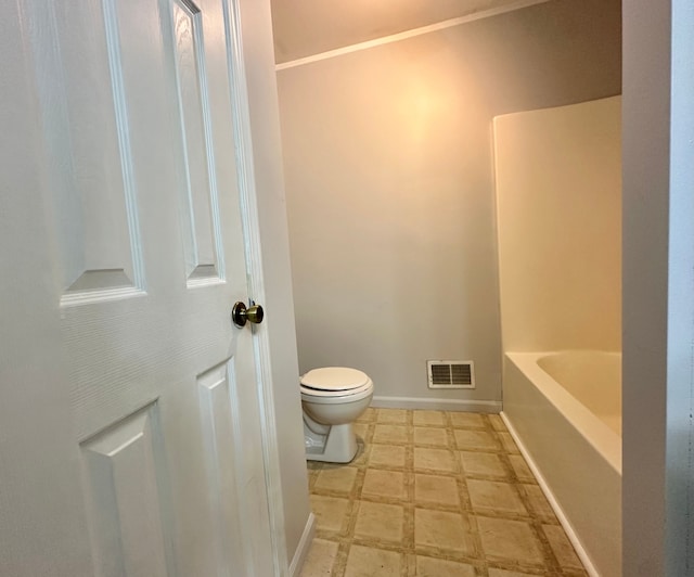 bathroom with toilet and a bathing tub