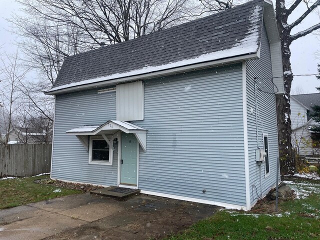 318 N Grand St, Schoolcraft, MI 49087 - view of front of home featuring roof with shingles