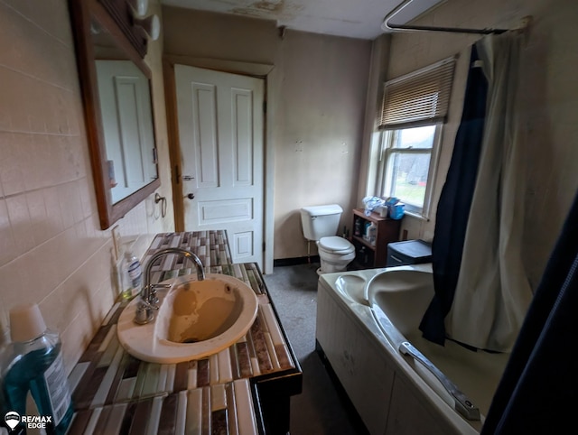 full bathroom featuring backsplash, sink, shower / bathtub combination with curtain, tile walls, and toilet